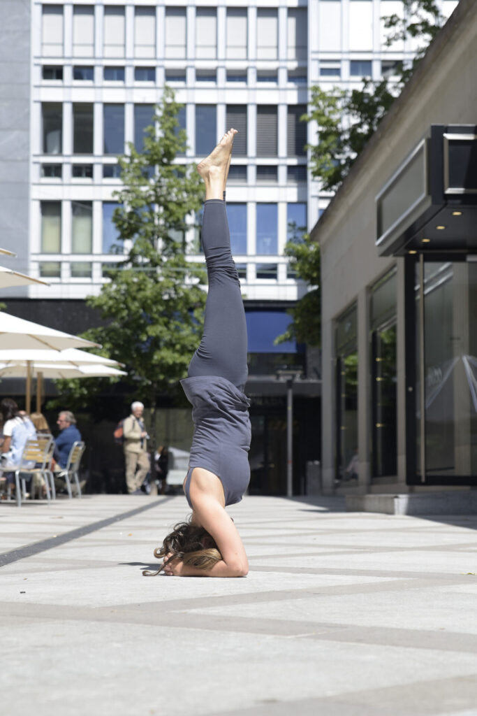 Sirsasana Melanie Stalder ShantiShanti Zürich City